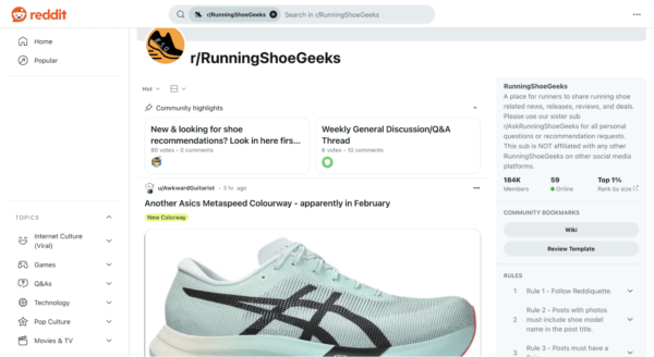 The RunningShoeGeeks Subreddit shows a post about a new Asics shoe colorwa